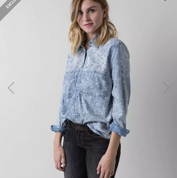 Gimmicks by BKE Perforated Chambray Shirt Light Denim Bleached Super Cute - Picture 5 of 6